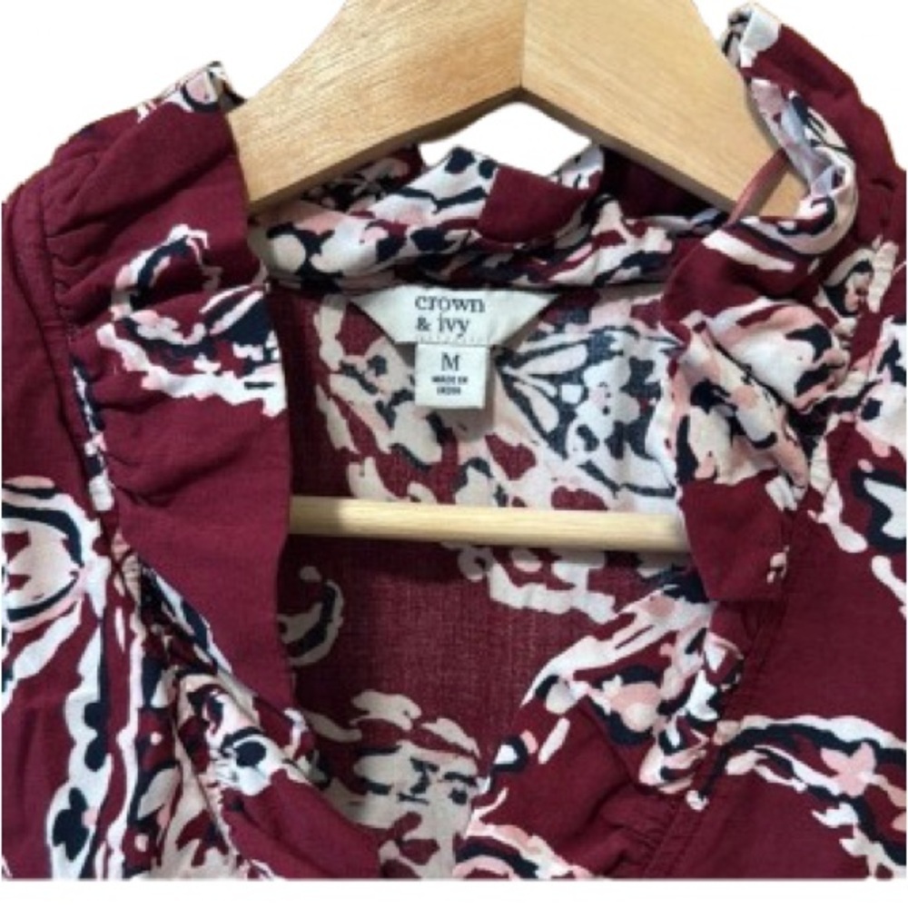 Paisley Sleeveless Blouse in Burgundy and Pink Crown &Ivy medium - Picture 2 of 5